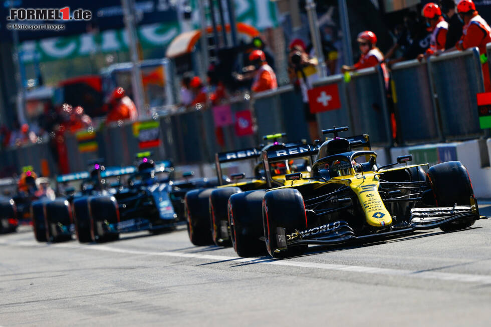 Foto zur News: Daniel Ricciardo (Renault), Esteban Ocon (Renault) und Valtteri Bottas (Mercedes)