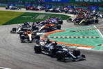 Foto zur News: Lewis Hamilton (Mercedes), Carlos Sainz (McLaren), Valtteri Bottas (Mercedes) und Lando Norris (McLaren)