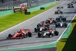 Foto zur News: Charles Leclerc (Ferrari), Antonio Giovinazzi (Alfa Romeo), Kimi Räikkönen (Alfa Romeo) und Carlos Sainz (McLaren)