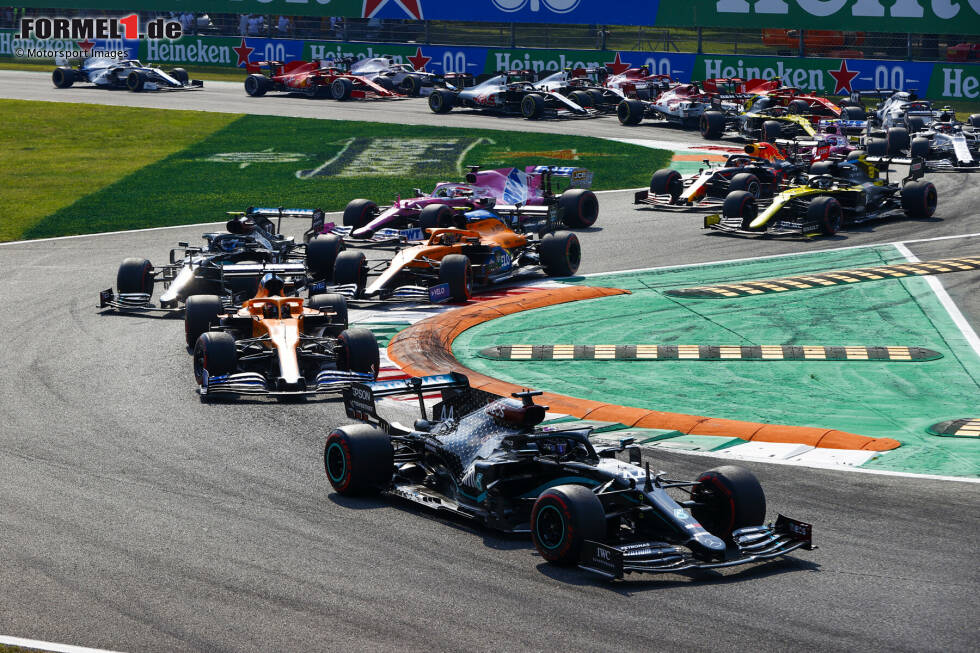 Foto zur News: Lewis Hamilton (Mercedes), Carlos Sainz (McLaren), Valtteri Bottas (Mercedes) und Lando Norris (McLaren)