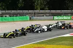 Foto zur News: Daniel Ricciardo (Renault), Nicholas Latifi (Williams) und Esteban Ocon (Renault)