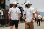 Foto zur News: Valtteri Bottas (Mercedes) und Lewis Hamilton (Mercedes)