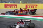 Foto zur News: Kimi Räikkönen (Alfa Romeo) und Charles Leclerc (Ferrari)
