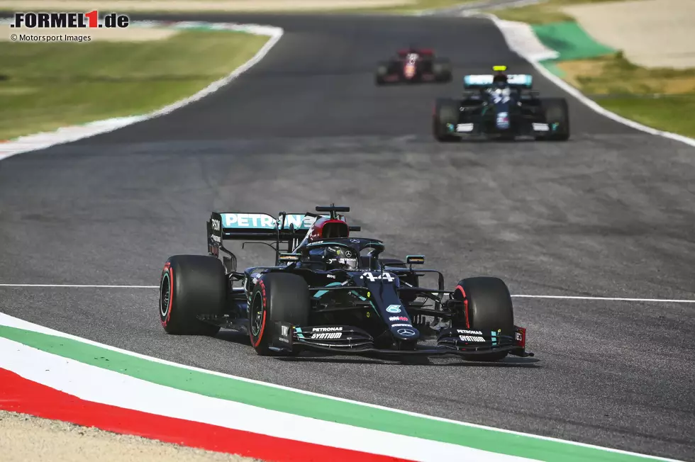 Foto zur News: Lewis Hamilton (Mercedes) und Valtteri Bottas (Mercedes)