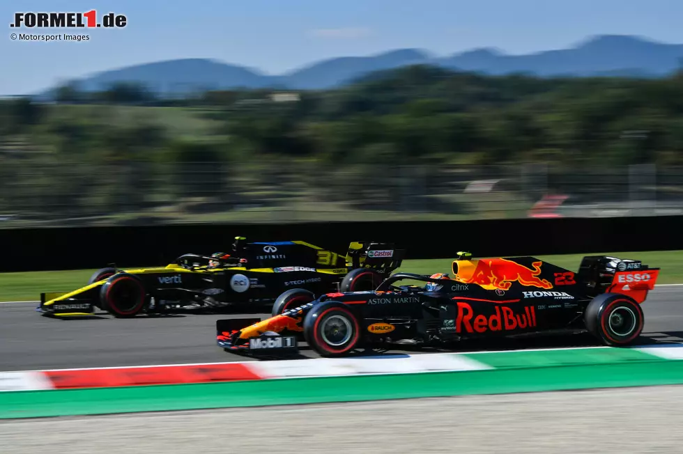 Foto zur News: Esteban Ocon (Renault) und Alexander Albon (Red Bull)