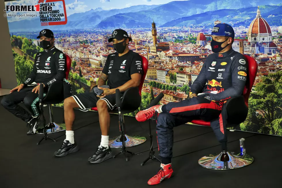 Foto zur News: Valtteri Bottas (Mercedes), Lewis Hamilton (Mercedes) und Max Verstappen (Red Bull)