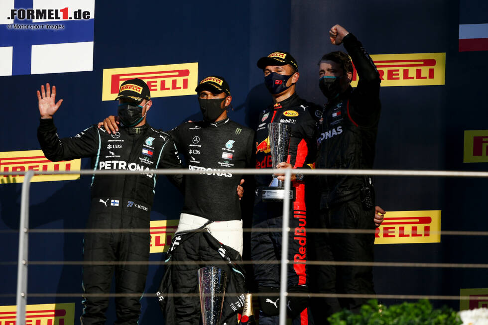 Foto zur News: Valtteri Bottas (Mercedes), Lewis Hamilton (Mercedes) und Alexander Albon (Red Bull)