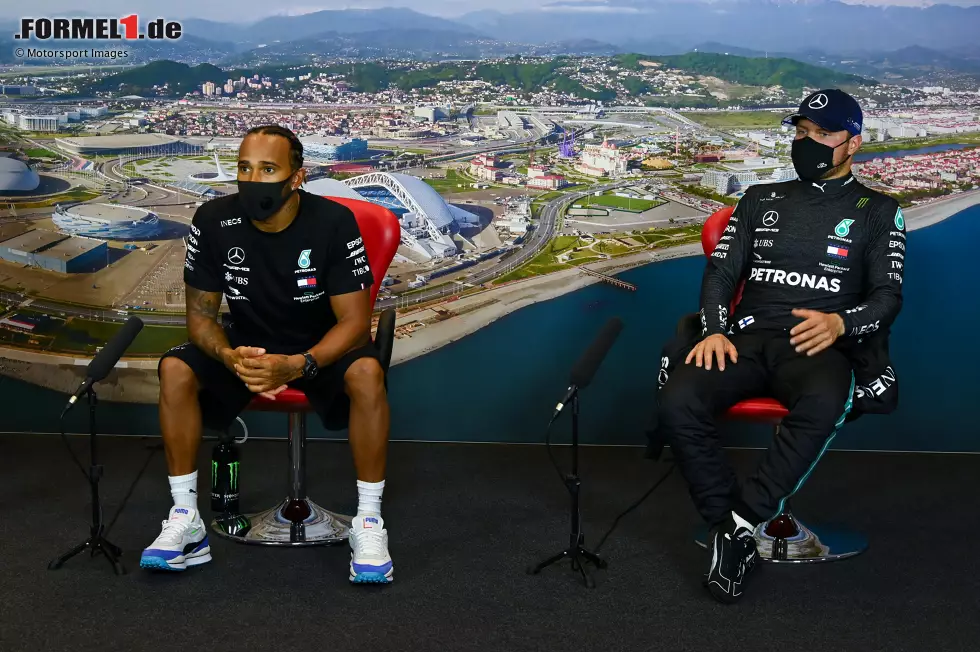 Foto zur News: Lewis Hamilton (Mercedes) und Valtteri Bottas (Mercedes)