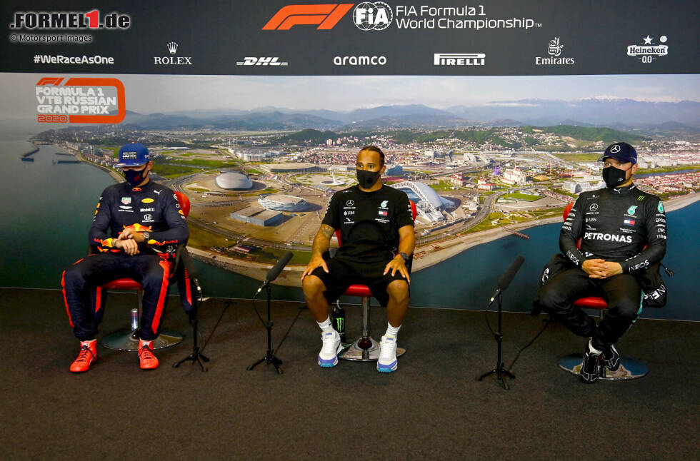 Foto zur News: Max Verstappen (Red Bull), Lewis Hamilton (Mercedes) und Valtteri Bottas (Mercedes)