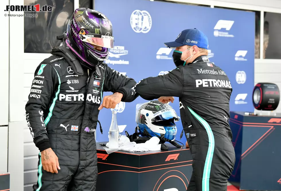 Foto zur News: Valtteri Bottas (Mercedes) und Lewis Hamilton (Mercedes)