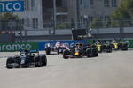 Foto zur News: Valtteri Bottas (Mercedes), Max Verstappen (Red Bull), Esteban Ocon (Renault) und Daniel Ricciardo (Renault)