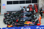 Foto zur News: Max Verstappen (Red Bull), Valtteri Bottas (Mercedes) und Lewis Hamilton (Mercedes)