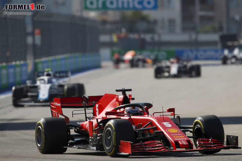 Foto zur News: Sebastian Vettel (Ferrari) und Nicholas Latifi (Williams)