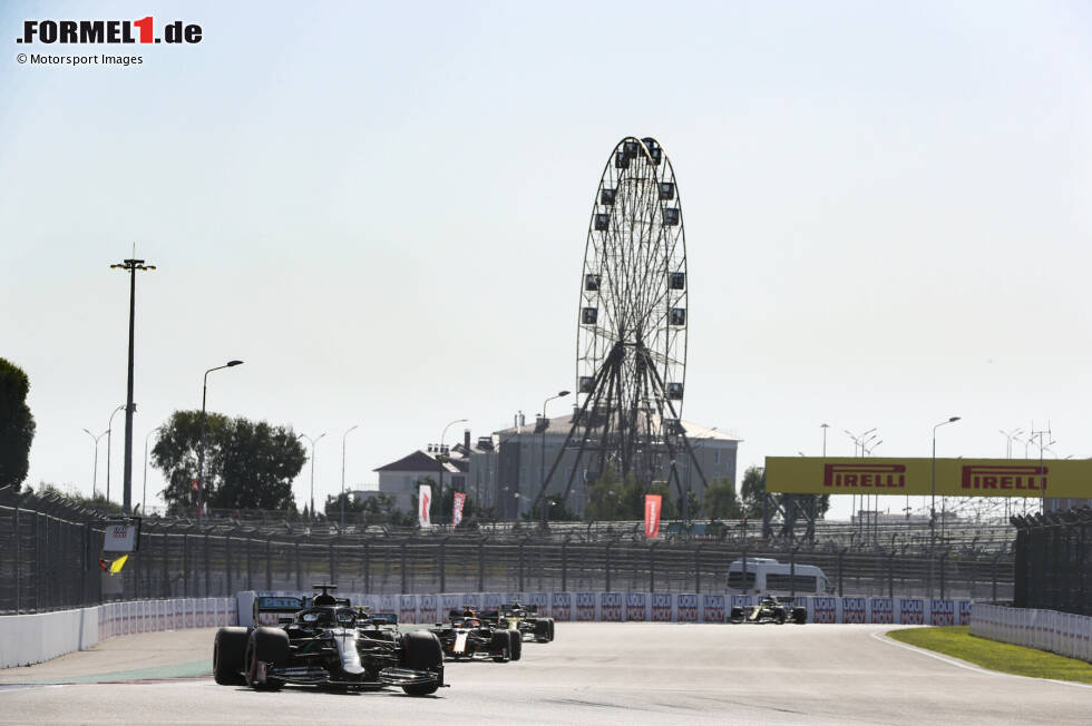 Foto zur News: Lewis Hamilton (Mercedes), Valtteri Bottas (Mercedes) und Max Verstappen (Red Bull)