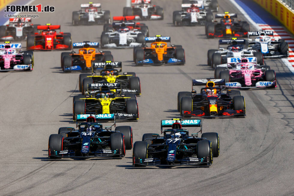 Foto zur News: Lewis Hamilton (Mercedes), Valtteri Bottas (Mercedes), Max Verstappen (Red Bull), Daniel Ricciardo (Renault) und Esteban Ocon (Renault)