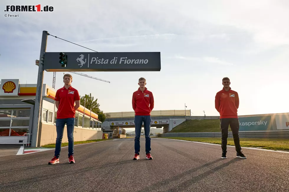 Foto zur News: Robert Schwarzman, Callum Ilott, Mick Schumacher (Ferrari)