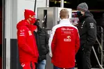 Foto zur News: Sebastian Vettel (Ferrari), Mick Schumacher und Toto Wolff