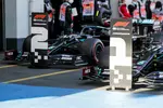 Foto zur News: Valtteri Bottas (Mercedes) und Lewis Hamilton (Mercedes)