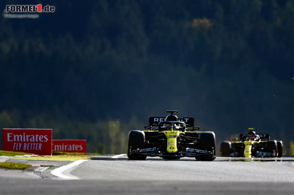 Foto zur News: Daniel Ricciardo (Renault) und Esteban Ocon (Renault)