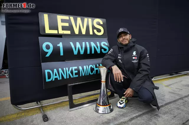 Foto zur News: Lewis Hamilton (Mercedes) und Michael Schumacher