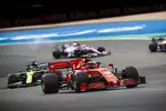 Foto zur News: Charles Leclerc (Ferrari) und Daniel Ricciardo (Renault)