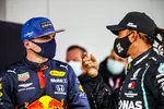 Foto zur News: Max Verstappen (Red Bull) und Lewis Hamilton (Mercedes)