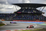 Foto zur News: Charles Leclerc (Ferrari) und Sergio Perez (Racing Point)