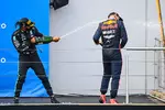 Foto zur News: Lewis Hamilton (Mercedes) und Max Verstappen (Red Bull)