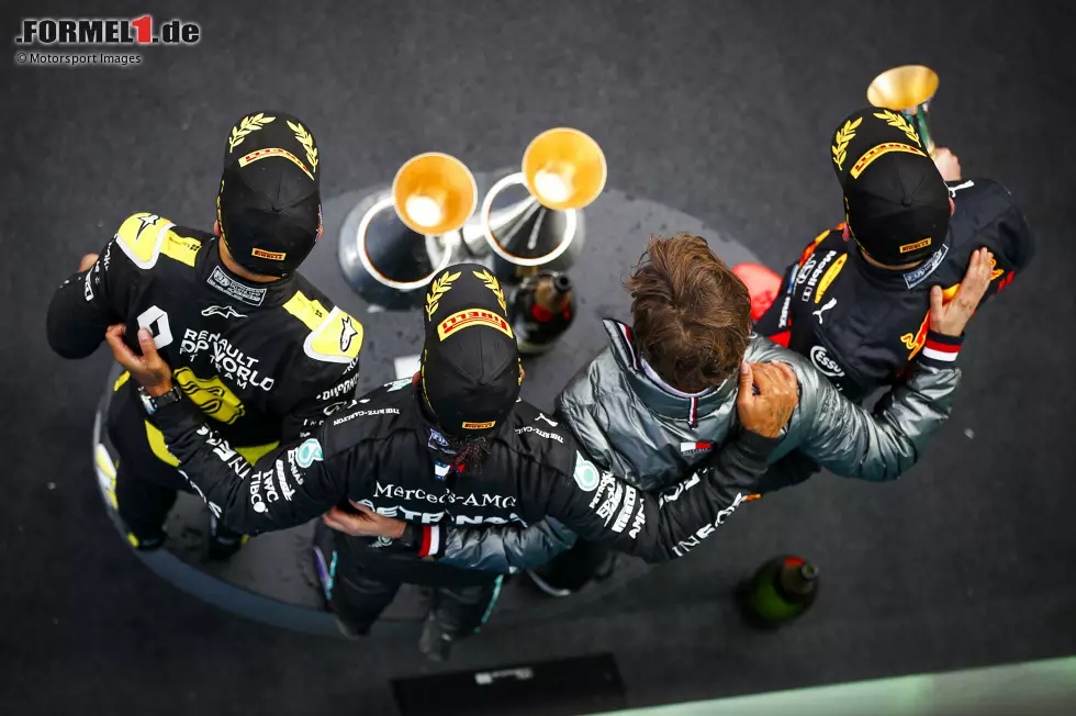 Foto zur News: Daniel Ricciardo (Renault), Lewis Hamilton (Mercedes) und Max Verstappen (Red Bull)