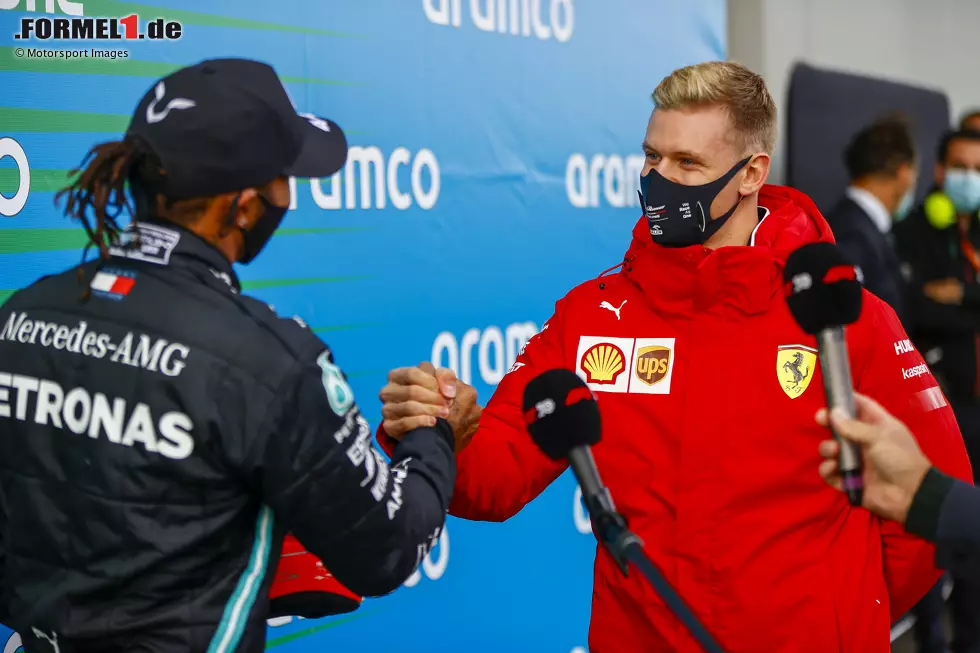 Foto zur News: Mick Schumacher und Lewis Hamilton (Mercedes)