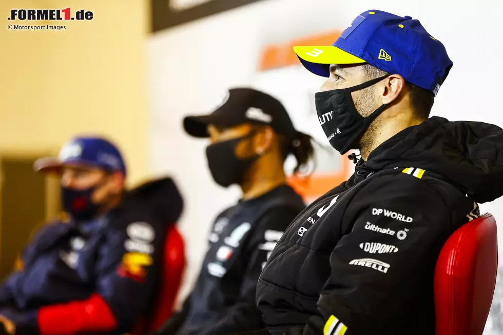 Foto zur News: Daniel Ricciardo (Renault), Lewis Hamilton (Mercedes) und Max Verstappen (Red Bull)