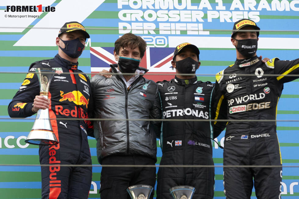 Foto zur News: Max Verstappen (Red Bull), Lewis Hamilton (Mercedes) und Daniel Ricciardo (Renault)