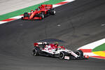 Foto zur News: Antonio Giovinazzi (Alfa Romeo) und Sebastian Vettel (Ferrari)