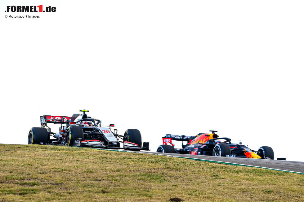 Foto zur News: Kevin Magnussen (Haas) und Max Verstappen (Red Bull)
