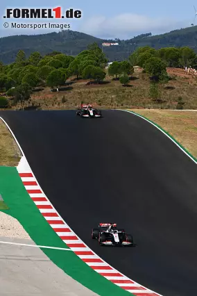 Foto zur News: Romain Grosjean (Haas) und Kevin Magnussen (Haas)