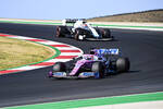 Foto zur News: Sergio Perez (Racing Point) und George Russell (Williams)
