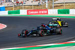 Foto zur News: Lewis Hamilton (Mercedes) und Esteban Ocon (Renault)