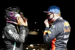 Foto zur News: Lewis Hamilton (Mercedes) und Max Verstappen (Red Bull)