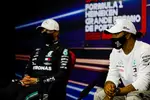 Foto zur News: Valtteri Bottas (Mercedes) und Lewis Hamilton (Mercedes)