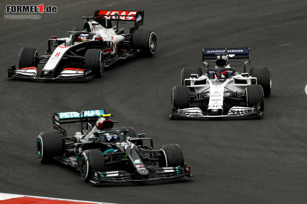Foto zur News: Valtteri Bottas (Mercedes), Daniil Kwjat (AlphaTauri) und Romain Grosjean (Haas)
