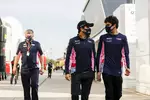 Foto zur News: Otmar Szafnauer, Sergio Perez (Racing Point) und Lance Stroll (Racing Point)