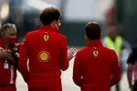 Foto zur News: Mattia Binotto und Charles Leclerc (Ferrari)