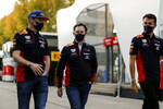 Foto zur News: Max Verstappen (Red Bull), Christian Horner und Alexander Albon (Red Bull)