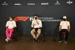 Foto zur News: Lewis Hamilton (Mercedes), Toto Wolff und Valtteri Bottas (Mercedes)