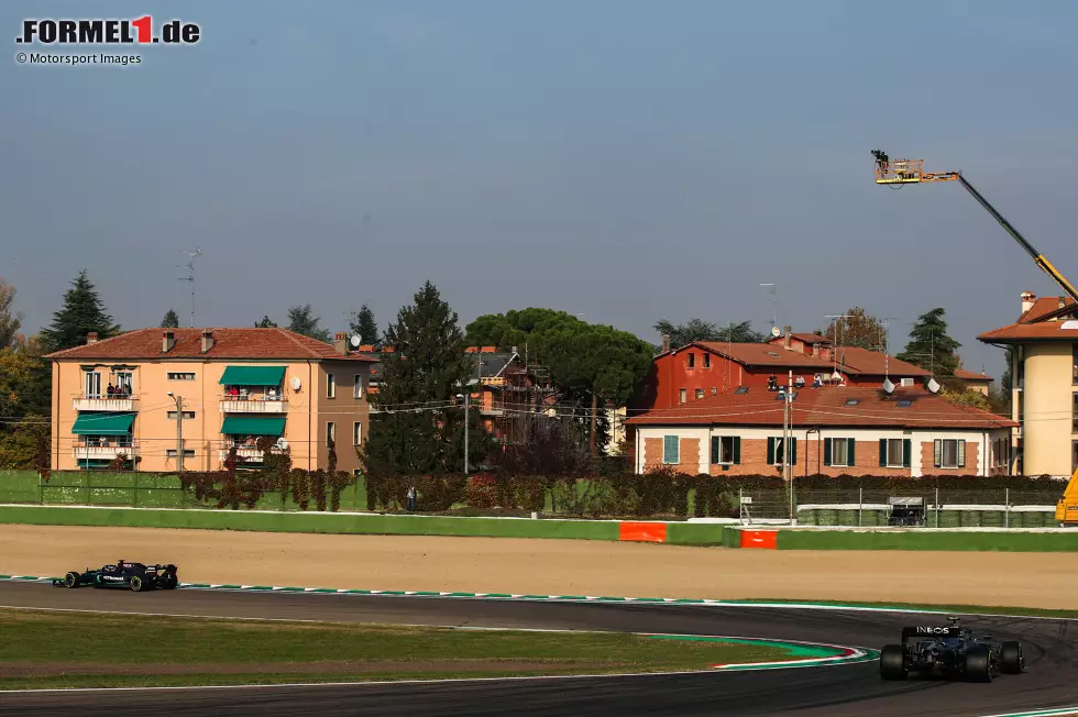 Foto zur News: Lewis Hamilton (Mercedes) und Valtteri Bottas (Mercedes)