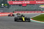 Foto zur News: Daniel Ricciardo (Renault) und Charles Leclerc (Ferrari)