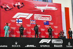 Foto zur News: Valtteri Bottas (Mercedes), Lewis Hamilton (Mercedes) und Daniel Ricciardo (Renault)