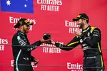 Foto zur News: Lewis Hamilton (Mercedes) und Daniel Ricciardo (Renault)