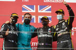 Foto zur News: Valtteri Bottas (Mercedes), Lewis Hamilton (Mercedes) und Daniel Ricciardo (Renault)