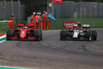 Foto zur News: Sebastian Vettel (Ferrari) und Antonio Giovinazzi (Alfa Romeo)